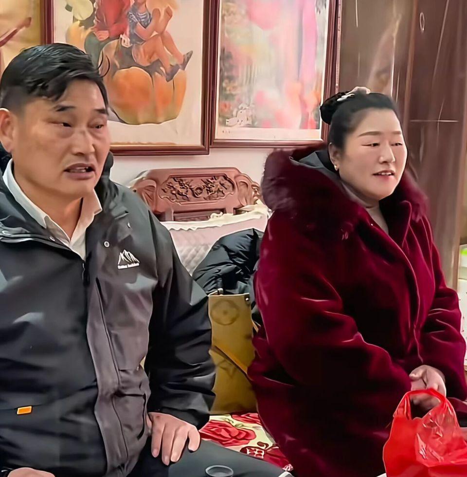 “大衣哥”朱之文女儿结婚，女婿首次公开露面