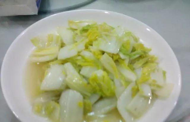 炒大白菜时，先别急着下锅，少了这一步，难怪炒好的白菜不香不脆