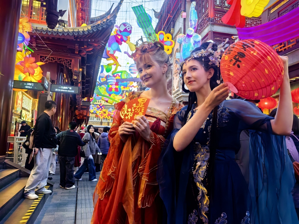 新春走基层︱年味浓浓!新春灯会邀你共赴光影浪漫之约