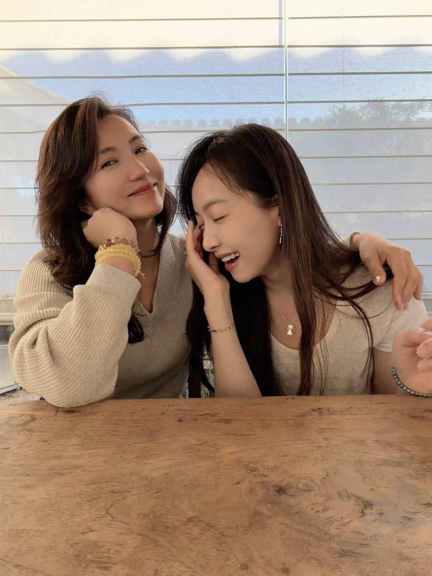 宋茜情人节晒与陈好合照，二人拥抱贴贴感情超甜！