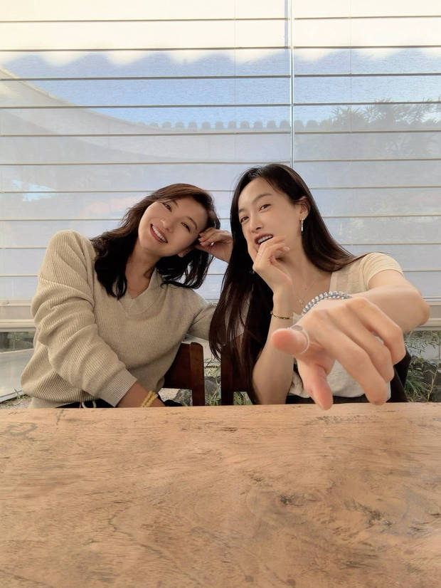 宋茜情人节晒与陈好合照，二人拥抱贴贴感情超甜！