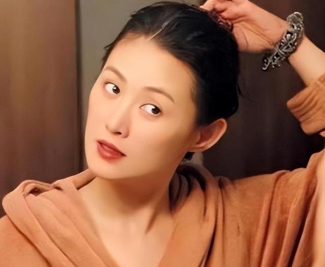 从潘金莲到北京大妈，王思懿55岁后活得太真实，网友直呼羡慕