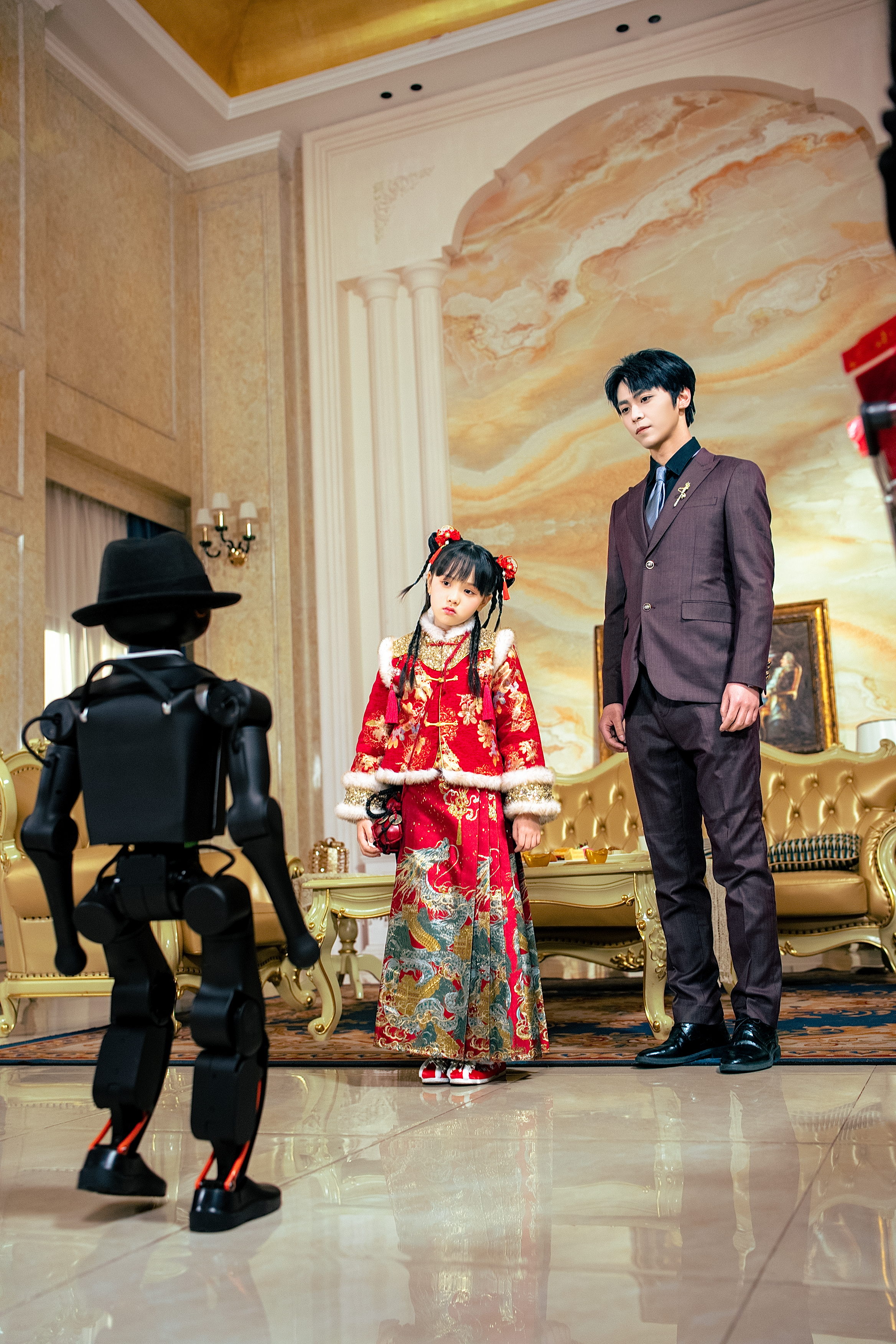 上千部短剧激战春节档，机器人5小时内“学会演戏”