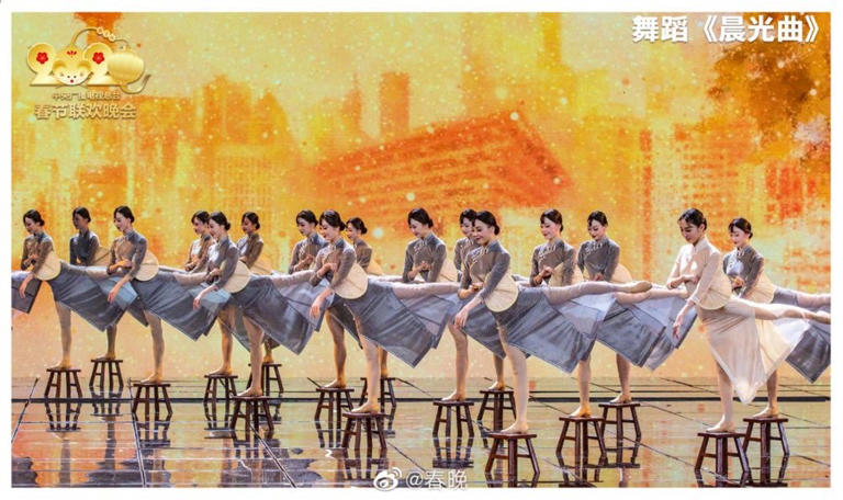 太美了!朱洁静、周晓辉春晚凌空起舞：春神降临，踏鼓迎春