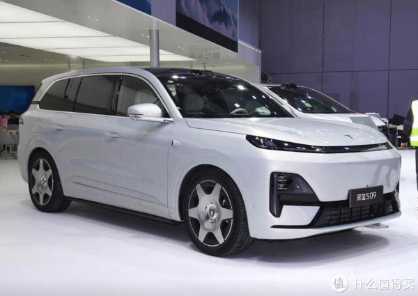 理想L系列焕新，它在哪些方面进行升级？面对其他竞品能打吗？