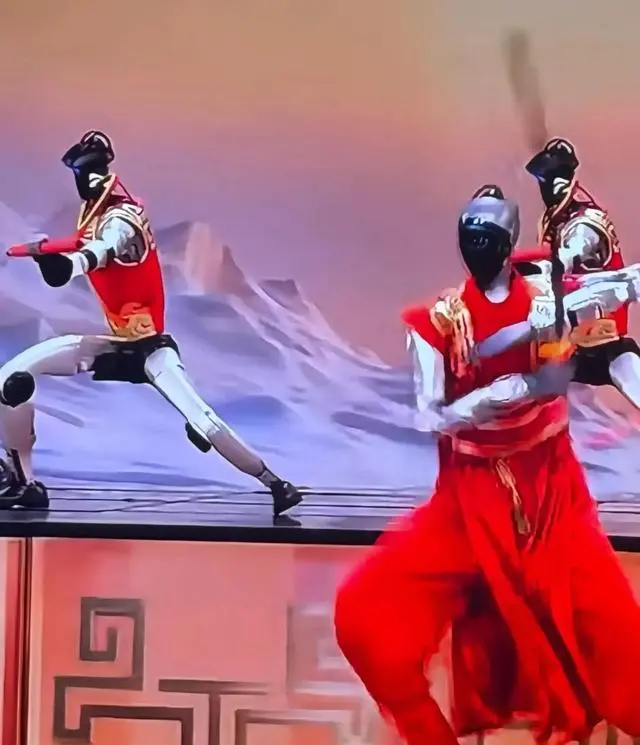 春晚节目《武BOT》火了，机器人一出手动作干净利落像真功夫