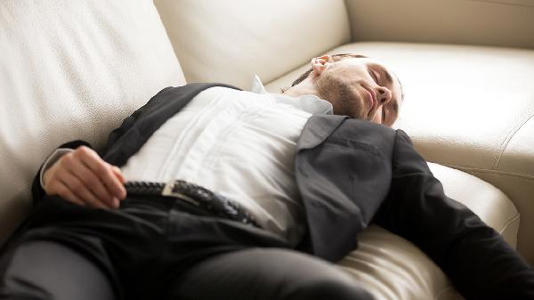 �˻��ã���˯����֪���������̵��ˣ�˯��һ������6������