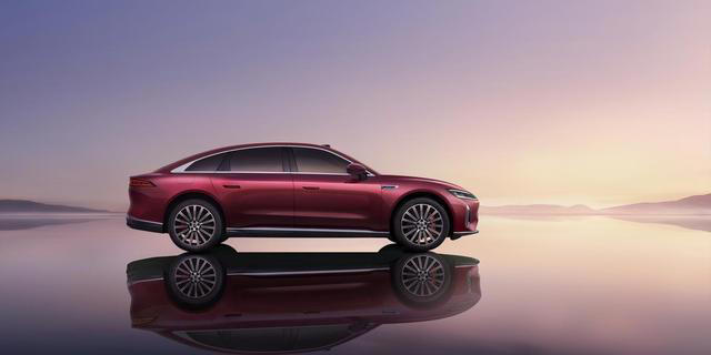 超5米车长、4.9秒加速，风云A9L因何称20万级家用优选？