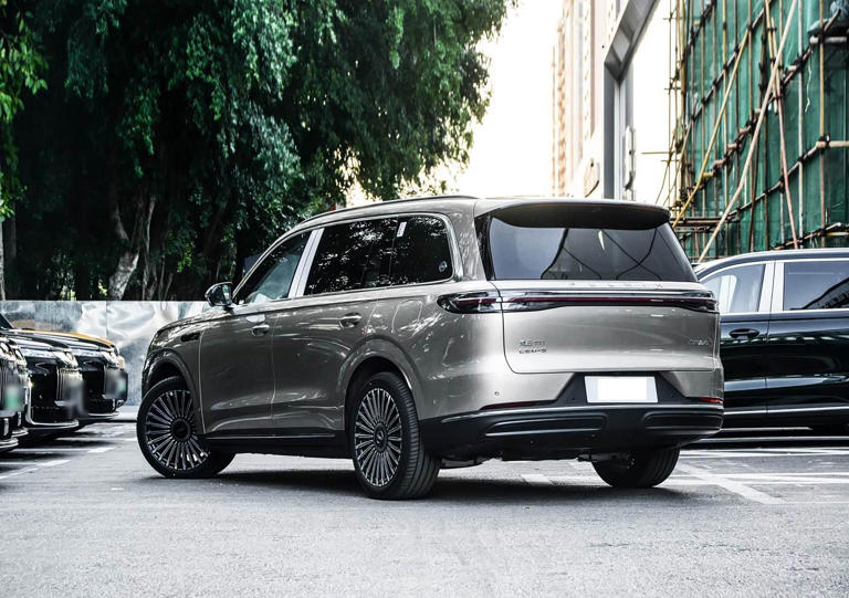 增程式大型SUV不足19万起！豪华外观还配大六座，综合续航1400Km