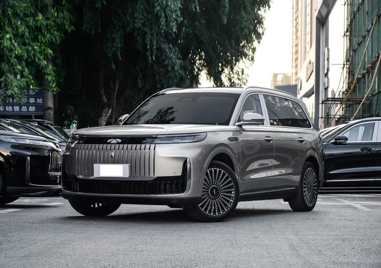 增程式大型SUV不足19万起！豪华外观还配大六座，综合续航1400Km