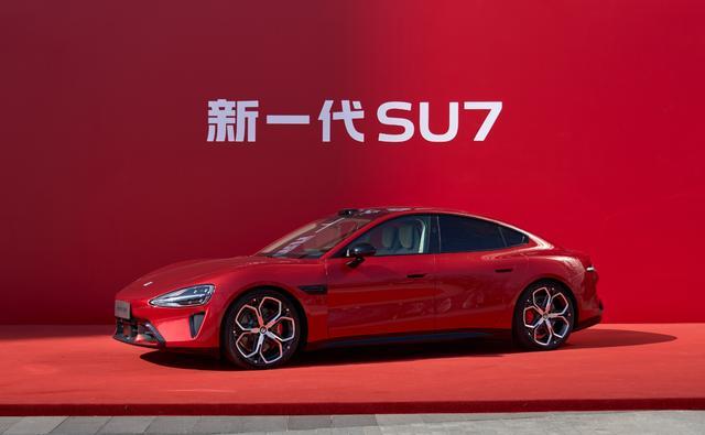 预售22.99万元起 新一代小米SU7赤霞红实车亮相 4月上市