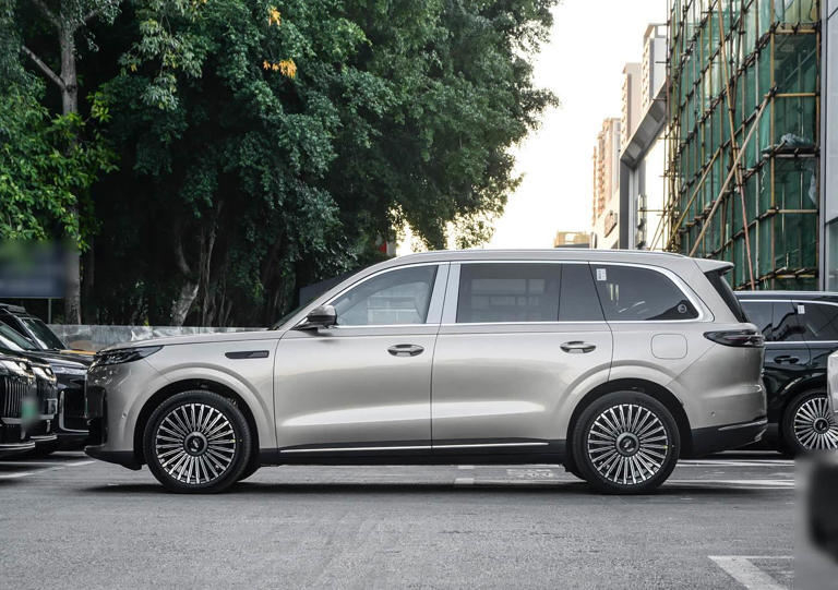 增程式大型SUV不足19万起！豪华外观还配大六座，综合续航1400Km