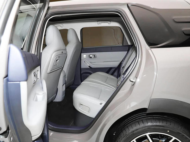 零跑A10内饰首次亮相，配14.6英寸2.5K屏，一季度上市