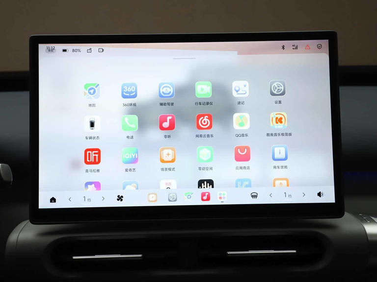 零跑A10内饰首次亮相，配14.6英寸2.5K屏，一季度上市