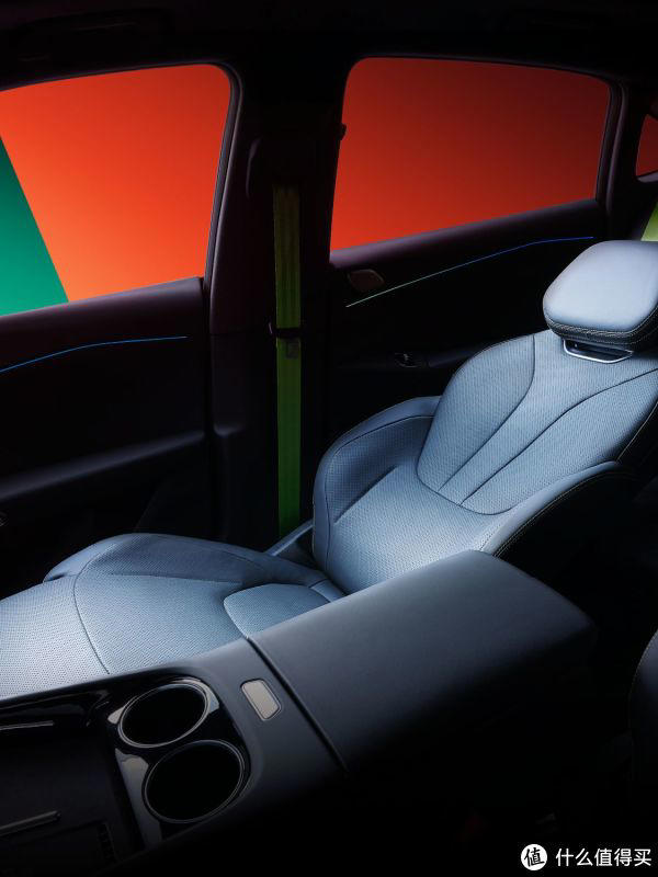 智驾小蓝灯上车！极狐全新阿尔法S5官图曝光，3月1日预售