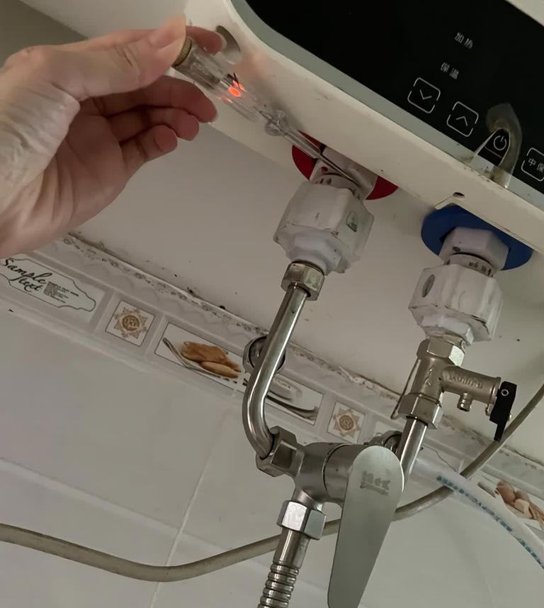 为什么越来越多人不买“电热水器”了？过来人说出了大实话！