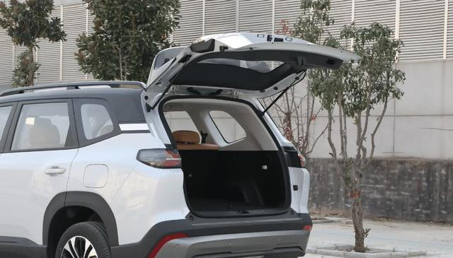 年后想买车：这三款值得一看，价格低颜值高，家用挺香