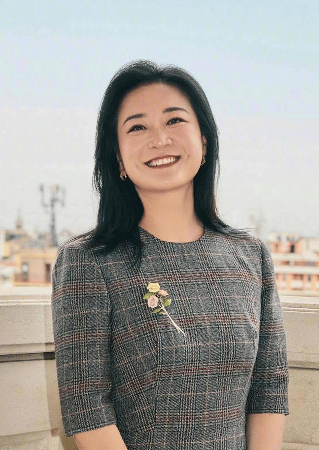 从百亿导演到综艺“弃子”，贾玲消失后，到底在干什么？