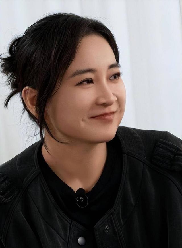 从百亿导演到综艺“弃子”，贾玲消失后，到底在干什么？