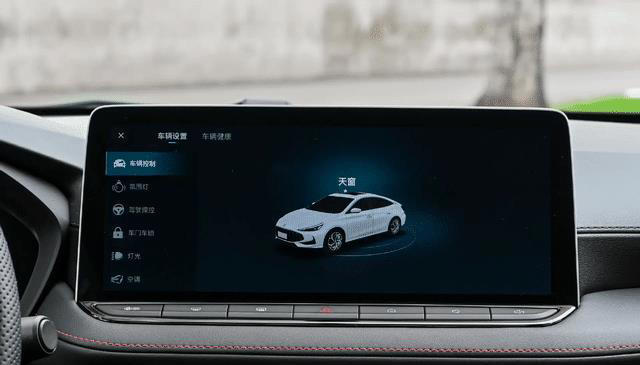 年后想买车：这三款值得一看，价格低颜值高，家用挺香