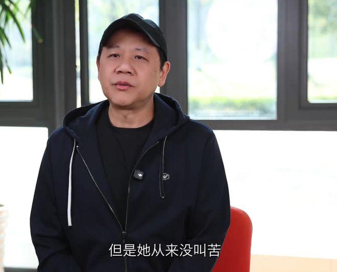 3800元门票秒空！陈丽君赴台爆火，肉身滚3米楼梯，征服年轻观众