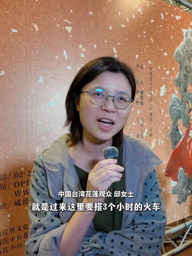 3800元门票秒空！陈丽君赴台爆火，肉身滚3米楼梯，征服年轻观众