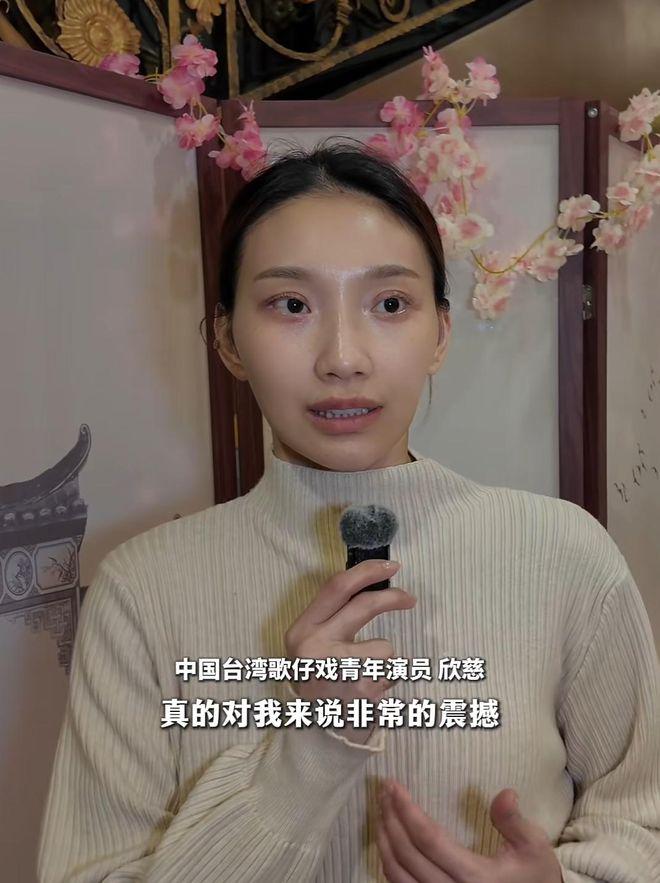 3800元门票秒空！陈丽君赴台爆火，肉身滚3米楼梯，征服年轻观众