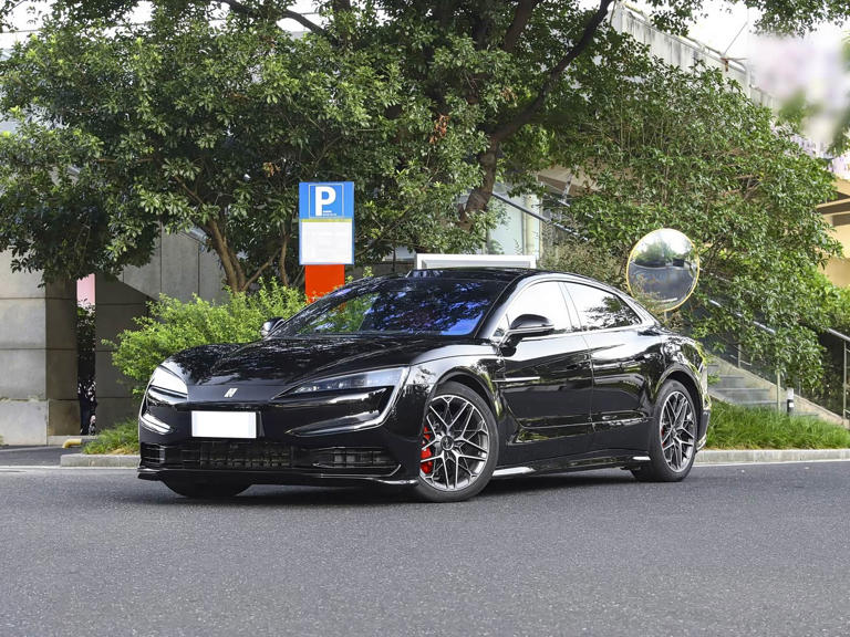 全新大型轿跑将上市，超5米3车身配四电机四驱，外观超运动！ 