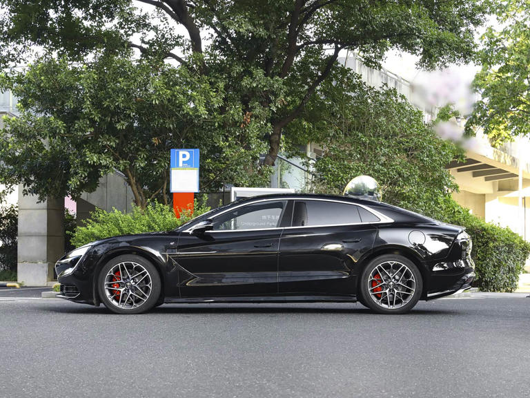 全新大型轿跑将上市，超5米3车身配四电机四驱，外观超运动！