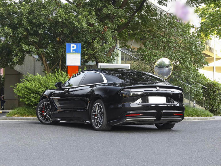 全新大型轿跑将上市，超5米3车身配四电机四驱，外观超运动！