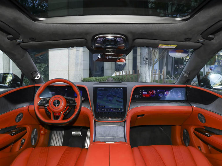 全新大型轿跑将上市，超5米3车身配四电机四驱，外观超运动！