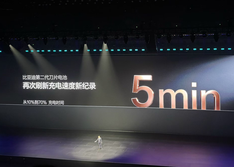 比亚迪又扔王炸 全球最快充电 超1000km续航 9分钟充饱 油车彻底被颠覆?