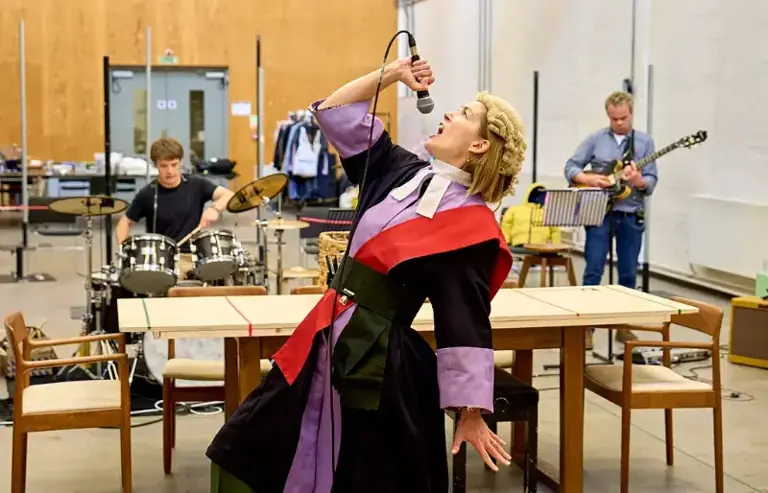 观众评分高达9.2分，力压《镖人》，2026年最佳电影诞生了