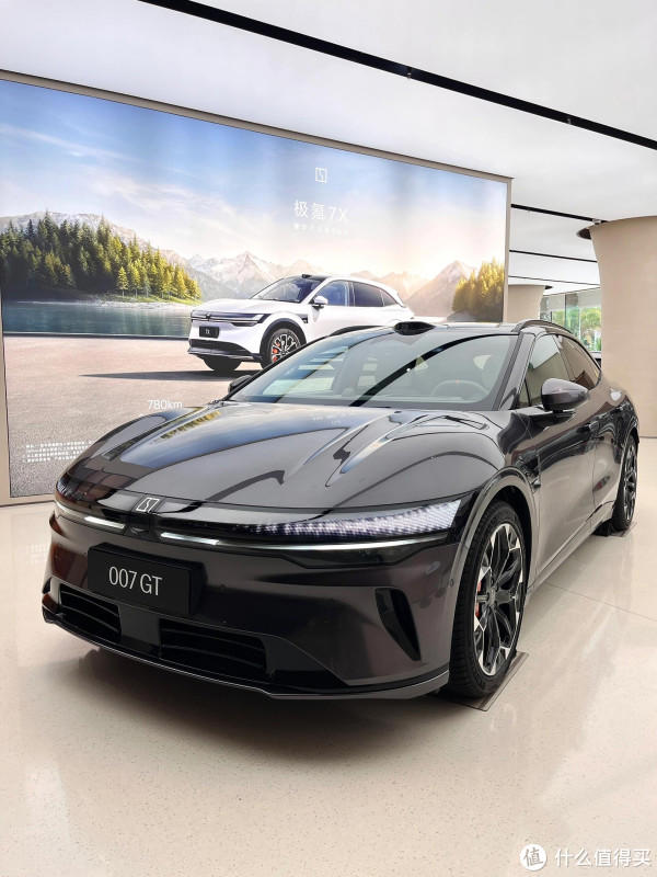 极氪007 GT 2026款选车攻略：900V新架构，等新款还是抄底现款？