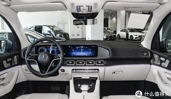 都说奥迪Q7跌价这么狠，是不是真不行，这车现在的性价比，简直是把宝马X5和奔驰GLE按在地上摩擦-有驾