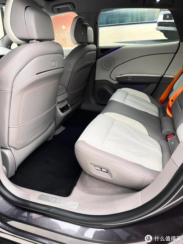 极氪007 GT 2026款选车攻略：900V新架构，等新款还是抄底现款？