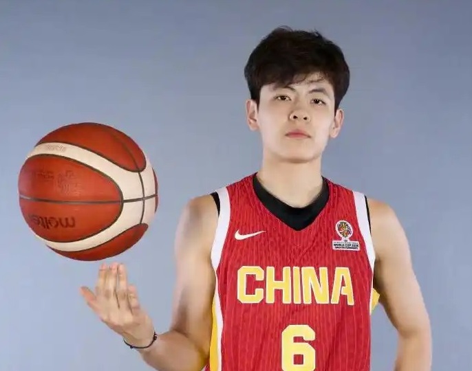 接棒!杨舒予成为中国女篮新队长