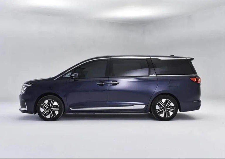 高端中大型MPV，气场不输丰田埃尔法，拥有30万档次，现款仅售13万多