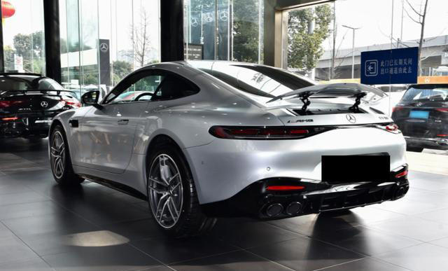 V8动力加持，高性能跑车不妨看看它，品牌性能皆优越