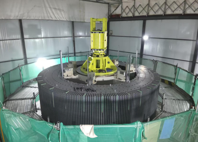 自主研制！首台国产大型变速抽蓄机组进入安装关键期