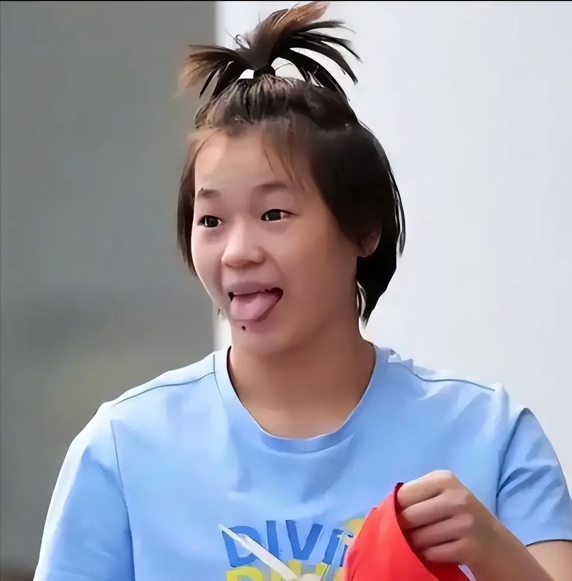 谁也不曾想到，拆伙未满一年，陈芋汐已和她走上完全不同的道路