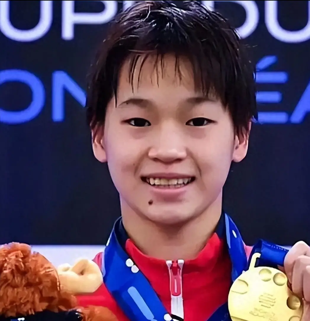 谁也不曾想到，拆伙未满一年，陈芋汐已和她走上完全不同的道路