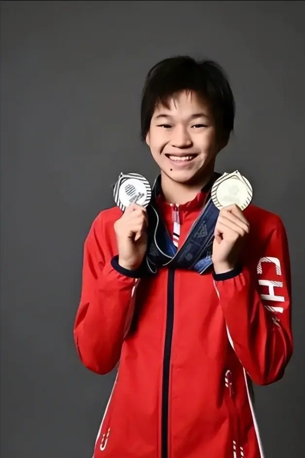 谁也不曾想到，拆伙未满一年，陈芋汐已和她走上完全不同的道路