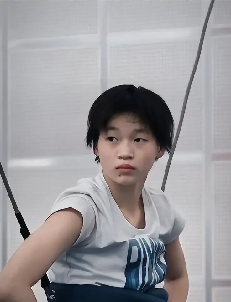 谁也不曾想到，拆伙未满一年，陈芋汐已和她走上完全不同的道路