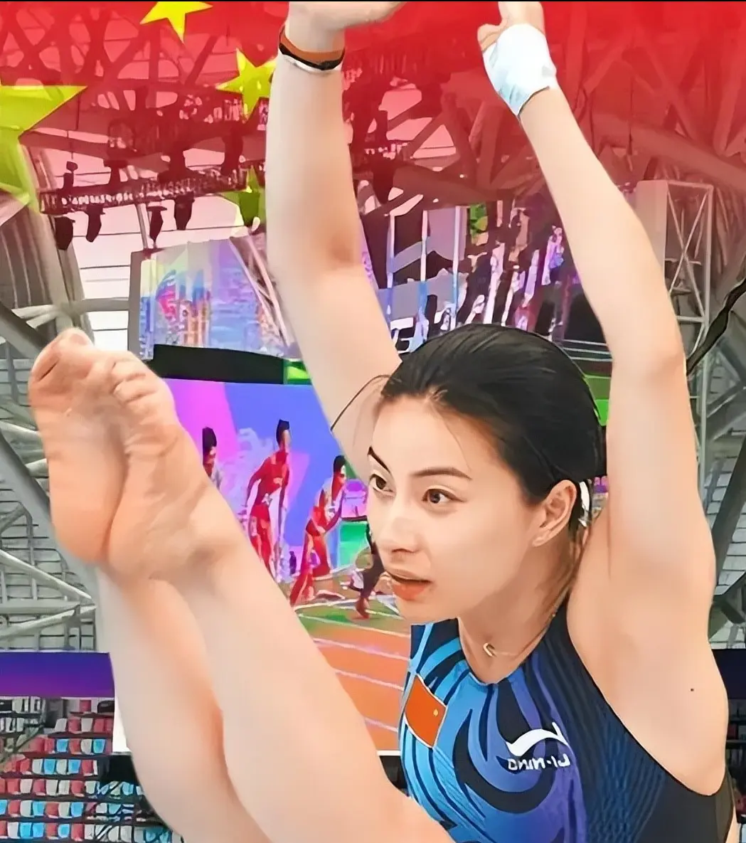 谁也不曾想到，拆伙未满一年，陈芋汐已和她走上完全不同的道路