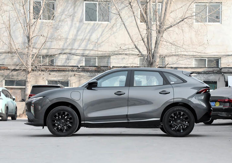 全新纯电SUV上市！售价亲民，轿跑外观动感十足，纯电续航530公里