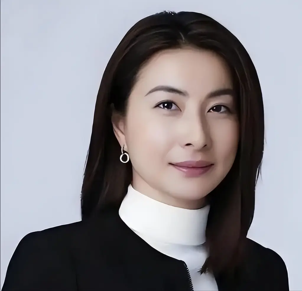 谁也不曾想到，拆伙未满一年，陈芋汐已和她走上完全不同的道路