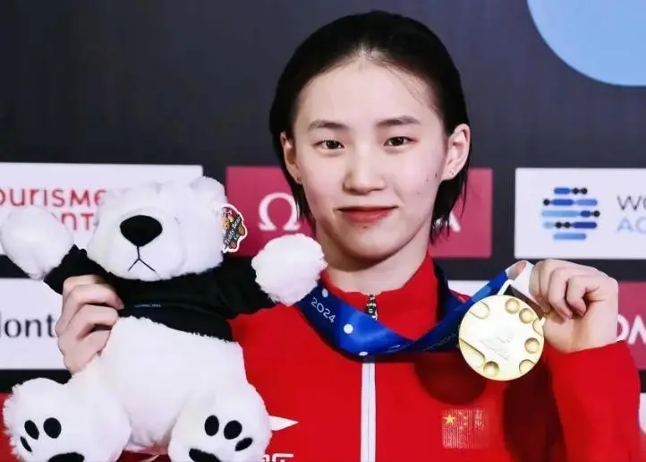 谁也不曾想到，拆伙未满一年，陈芋汐已和她走上完全不同的道路