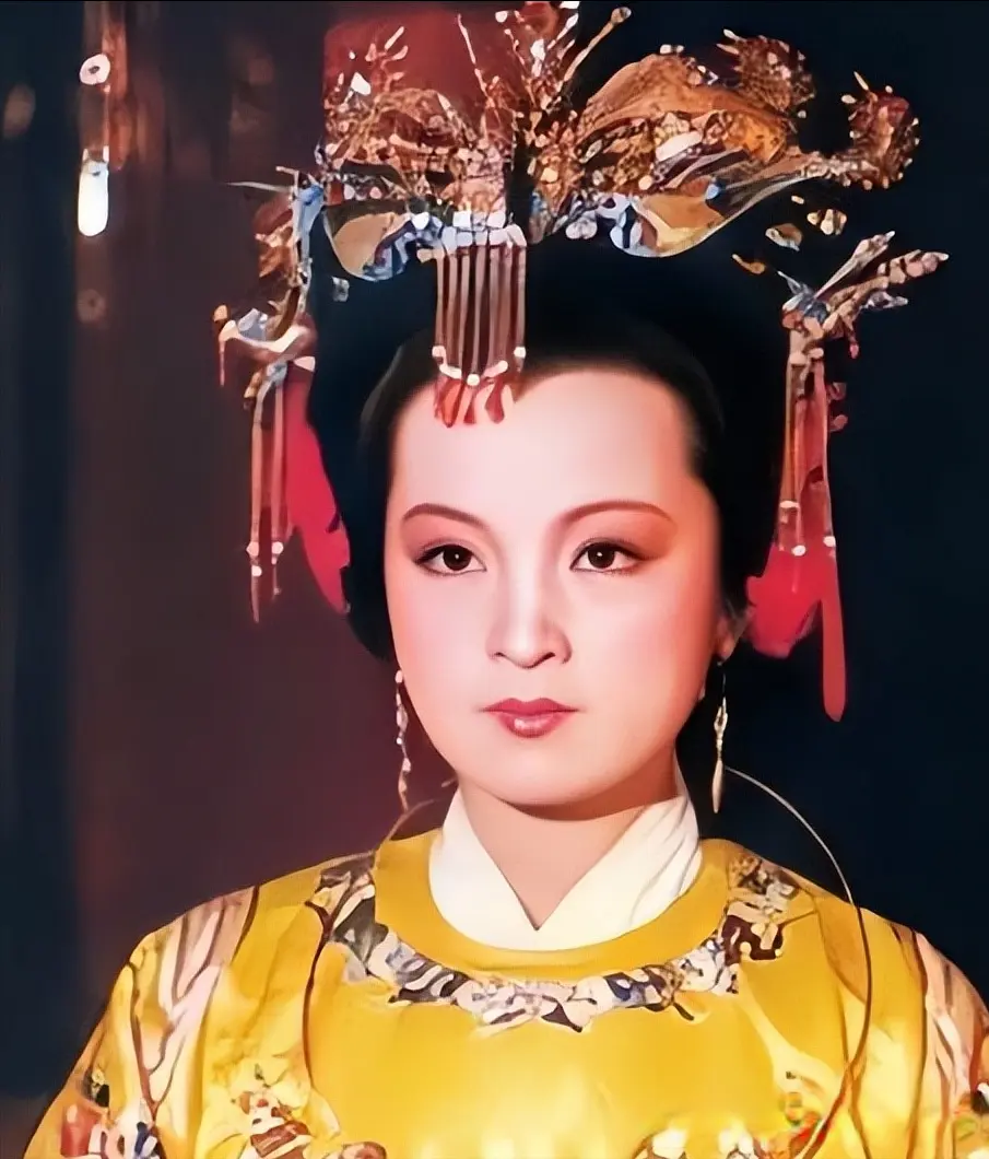 谁也不曾想到，拆伙未满一年，陈芋汐已和她走上完全不同的道路