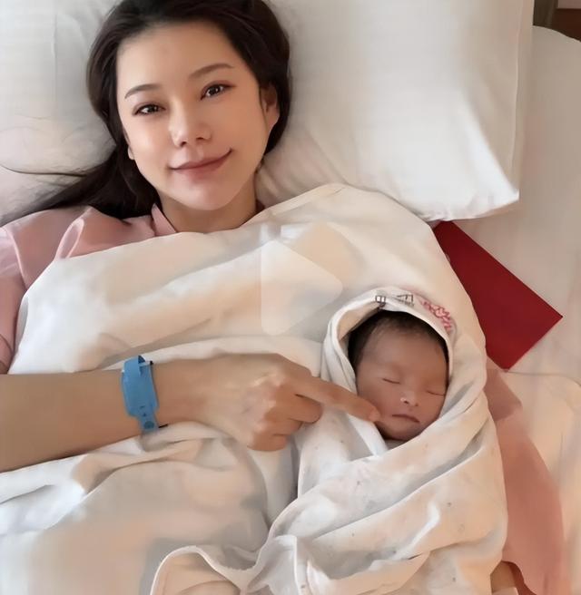 汪小菲爆料俩孩子转学落差巨大，S家不管亲外孙，却忙着上综艺